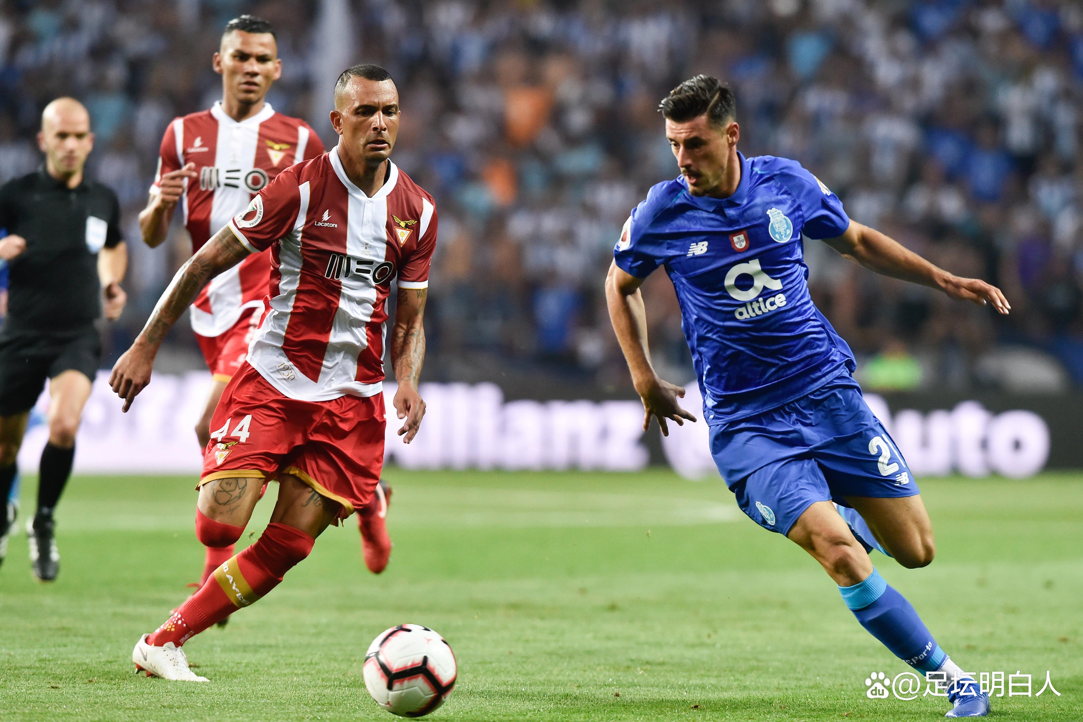 波尔图训练开放日，最后时刻外线爆发引观众欢呼，世俱杯在即，团队化学反应显著的简单介绍