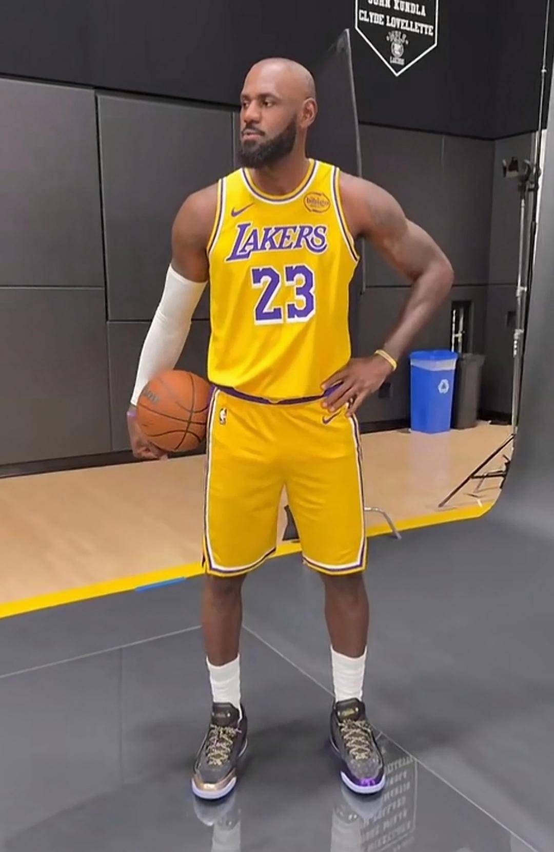 关于马赛发布备战花絮，转会期强势反弹，NBA常规赛任务艰巨，球探报告显示潜力的信息