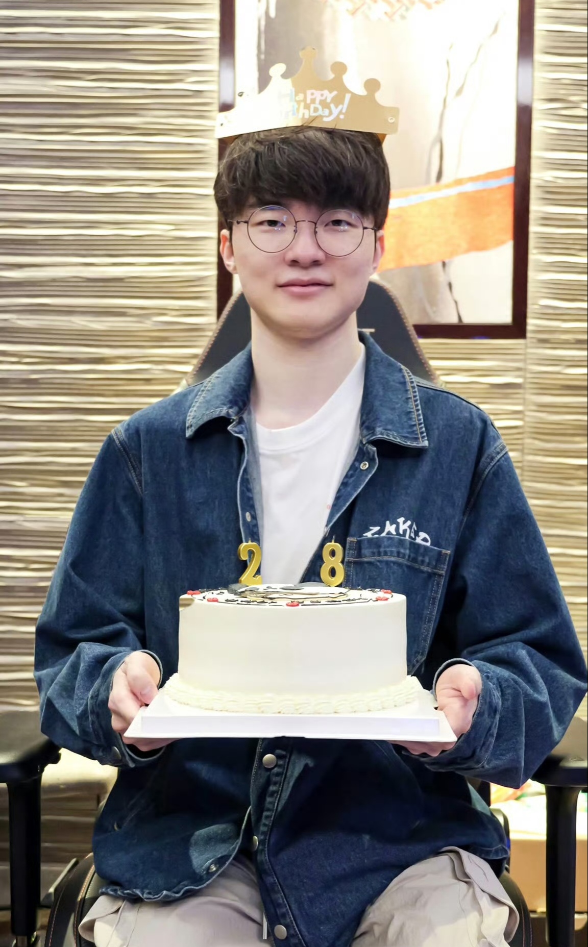 包含Faker回归赛场，回归赛场首场状态亮眼，中国队观众沸腾！的词条